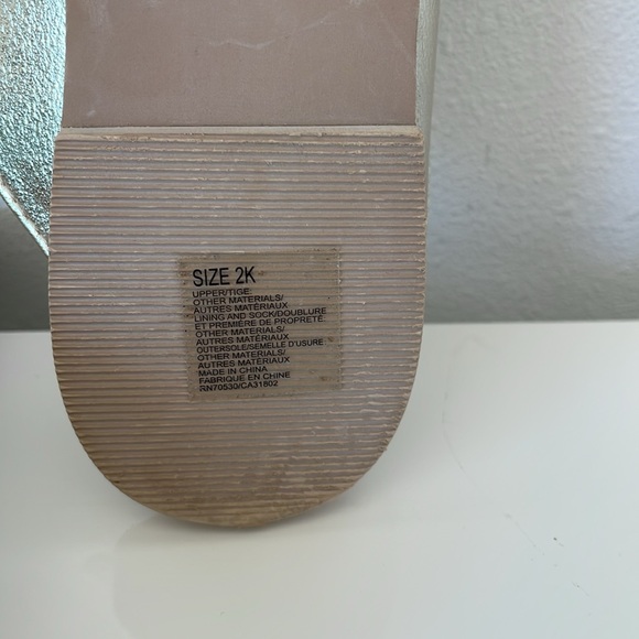 Janie and Jack METALLIC FRINGE MULE, Size 2K Like New - Picture 4 of 5